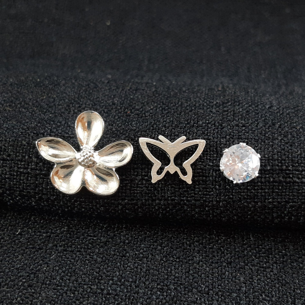 Brinco trio de flor detalhada e ponto de luz