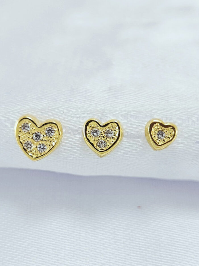 Trio de brincos coração com pedrinhas
