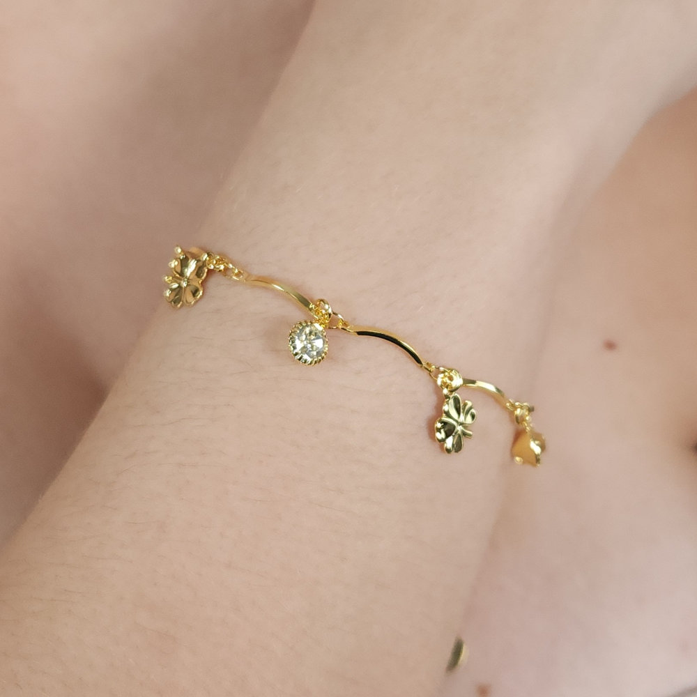 Pulseira caninho pingente trevo boleada e pontos de luz