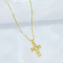 Gargantilha cruz cristais detalhados coração vazado