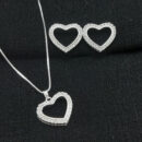 Conjunto coração vazado cravejado