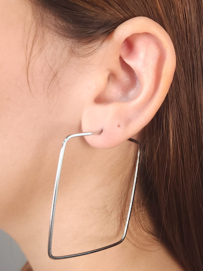 Argola quadrada fio liso