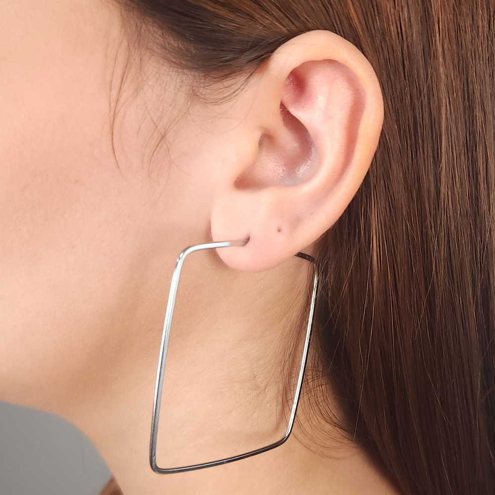 Argola quadrada fio liso