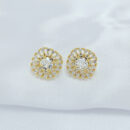 Brinco quadrado fios cravejado com pedra cristal