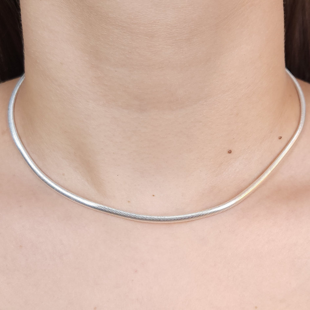 Gargantilha chocker lacraia