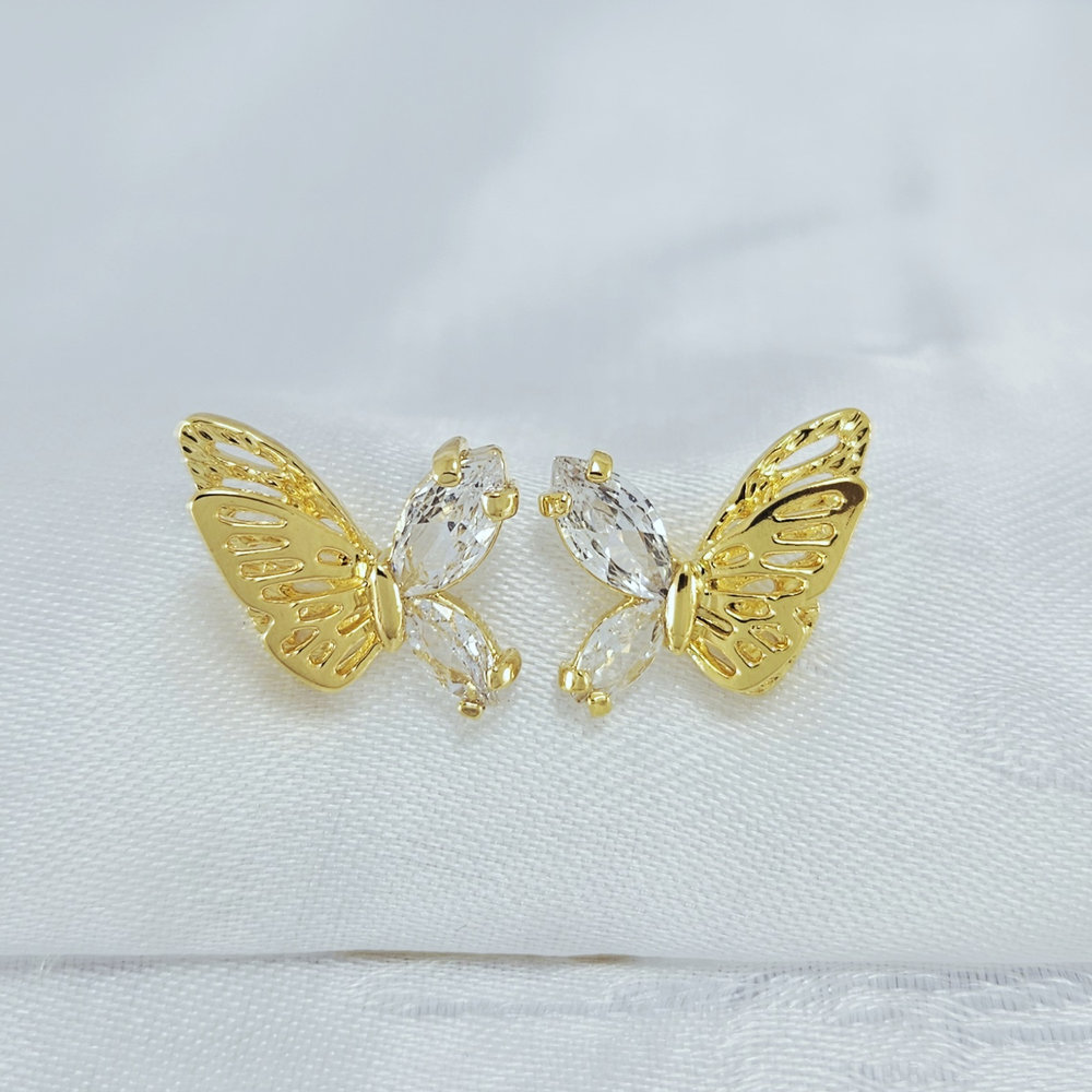 Brinco borboleta vazada com pedra cristal
