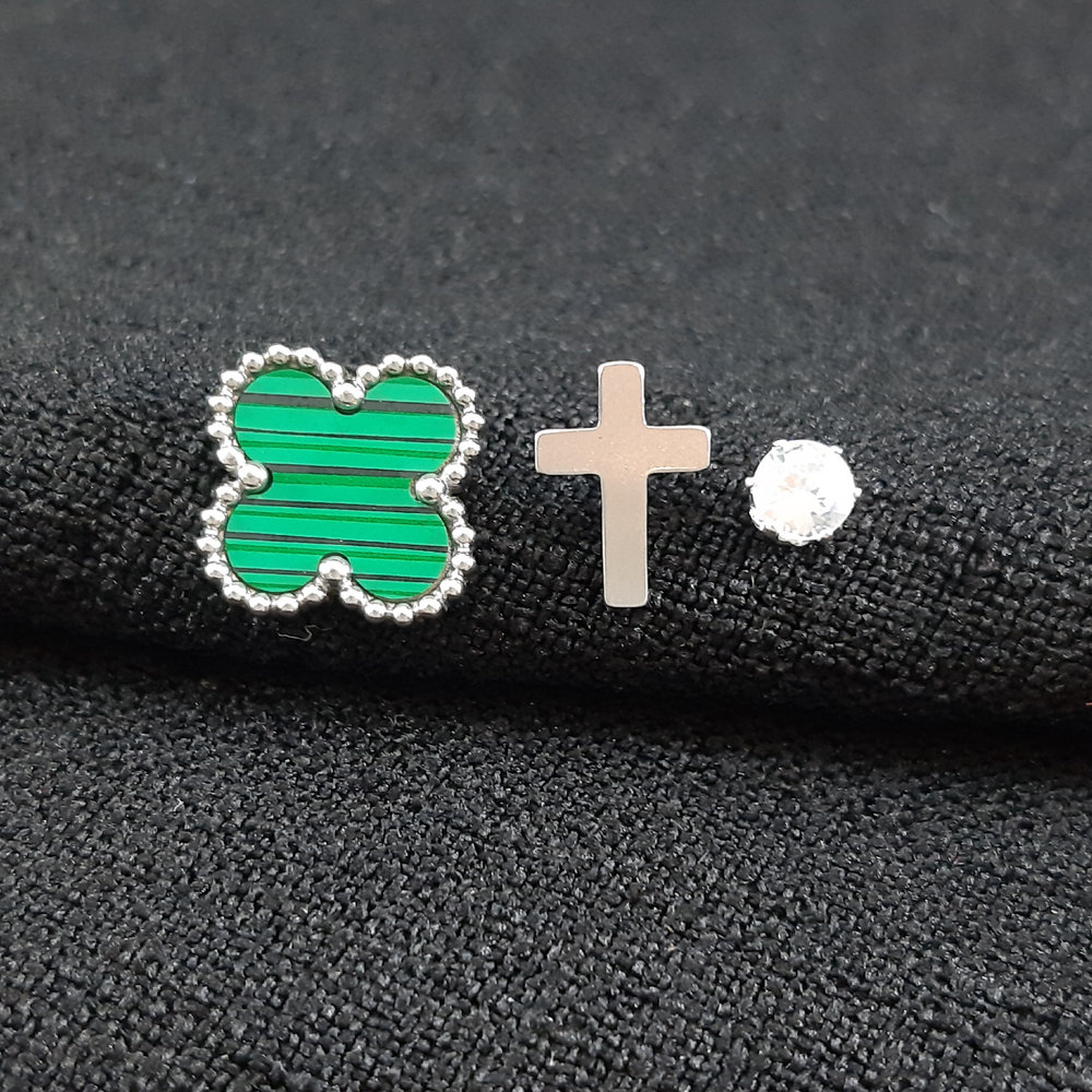 Brinco trio formato trevo e cruz com ponto de luz - Imagem 4