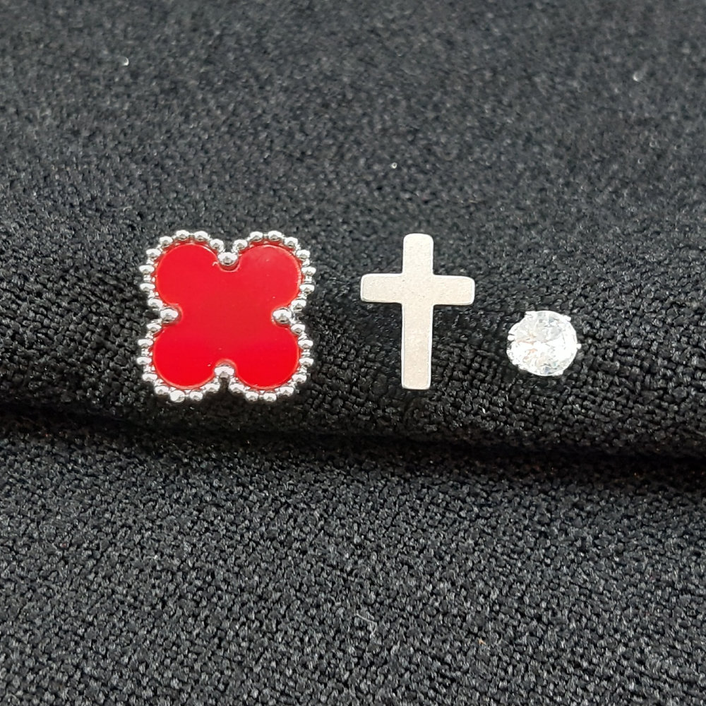 Brinco trio formato trevo e cruz com ponto de luz - Imagem 2