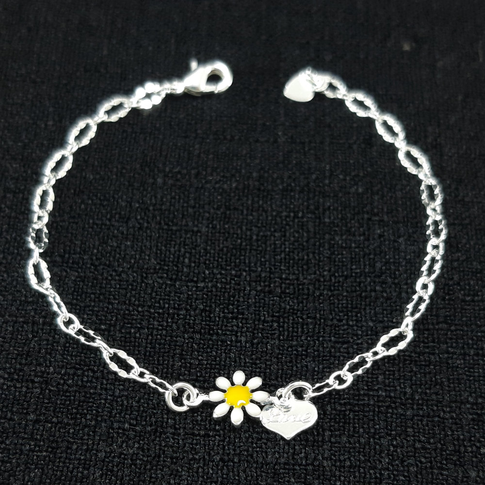 Pulseira infantil flor margarida esmeltado e coração