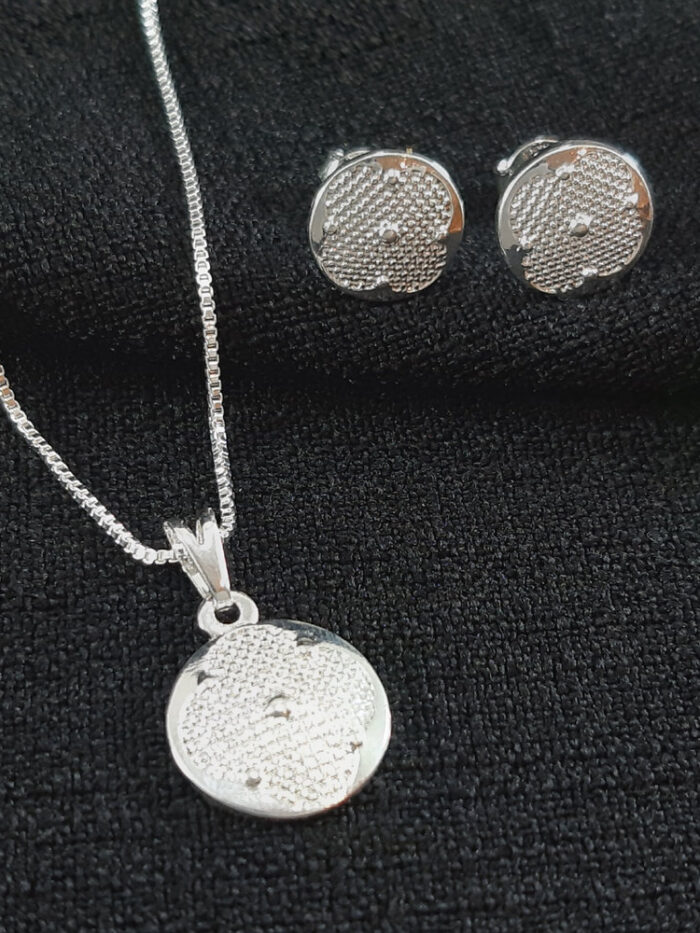 Conjunto redondo detalhe trevo fosco