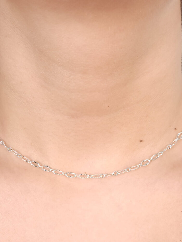 Gargantilha choker elos oval detalhe fosco
