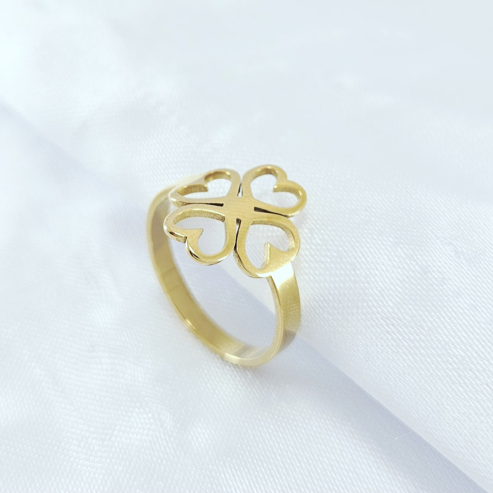 Anel formado coração vazado