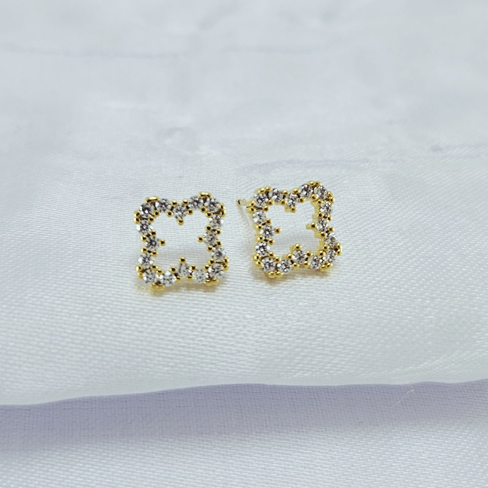 Brinco trevo fio cravejado vazado - Imagem 2