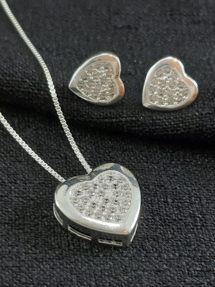 Conjunto coração borda lisa e cravejado