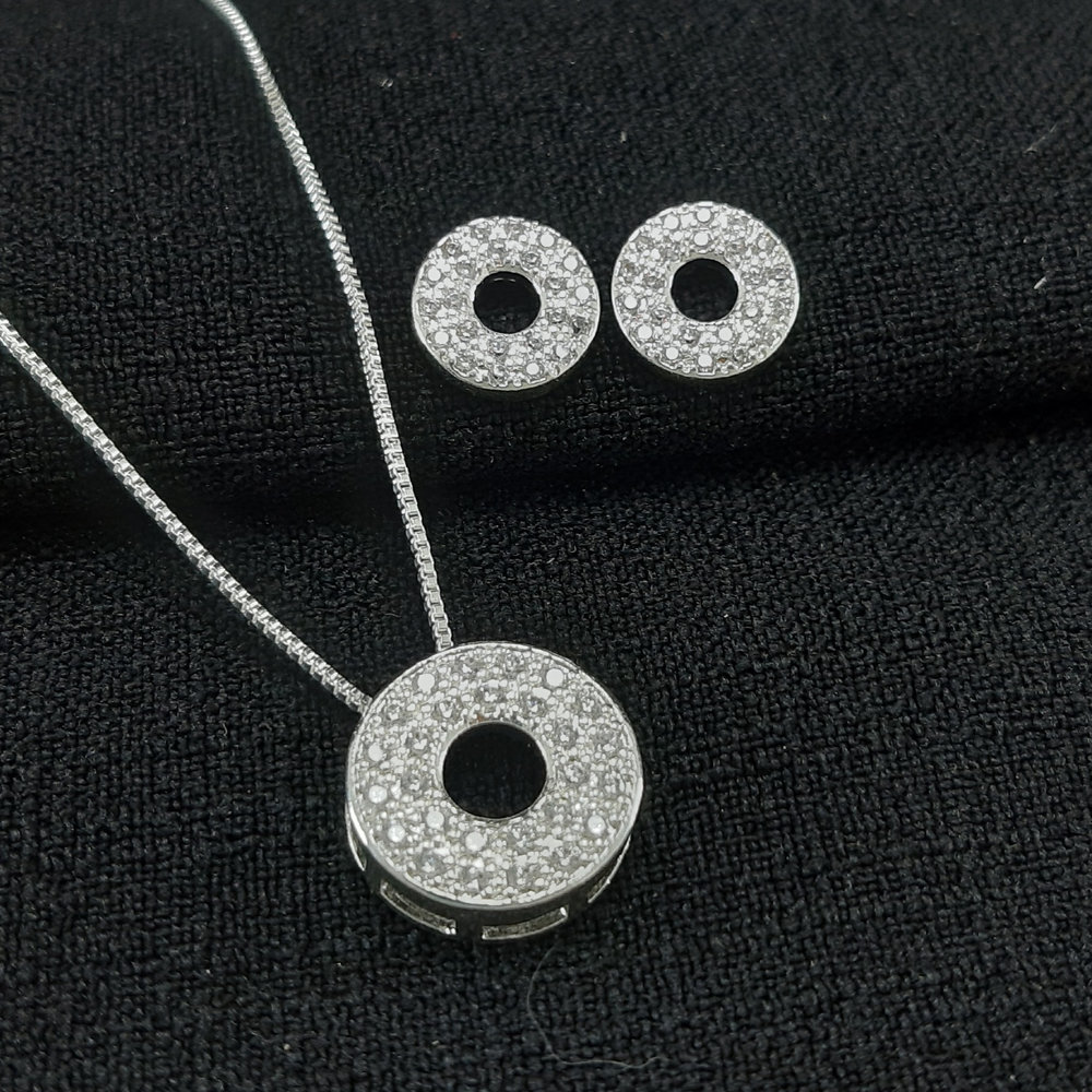 Conjunto círculo cravejado prateado