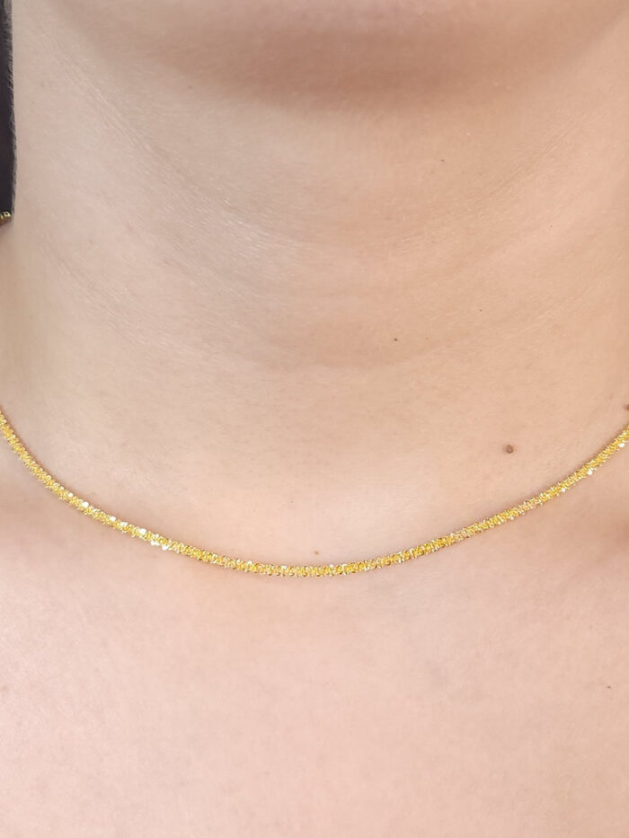 Choker fio entrelaçado detalhe fosco