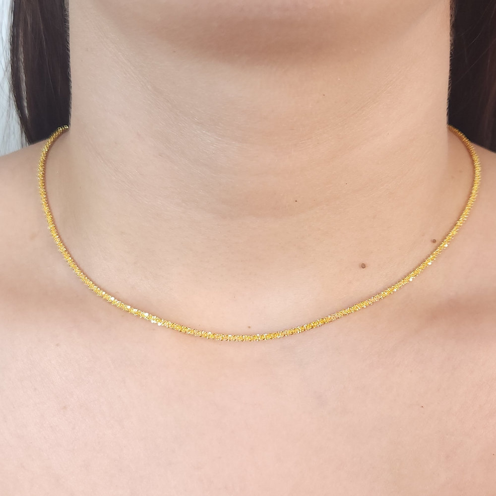 Choker fio entrelaçado detalhe fosco