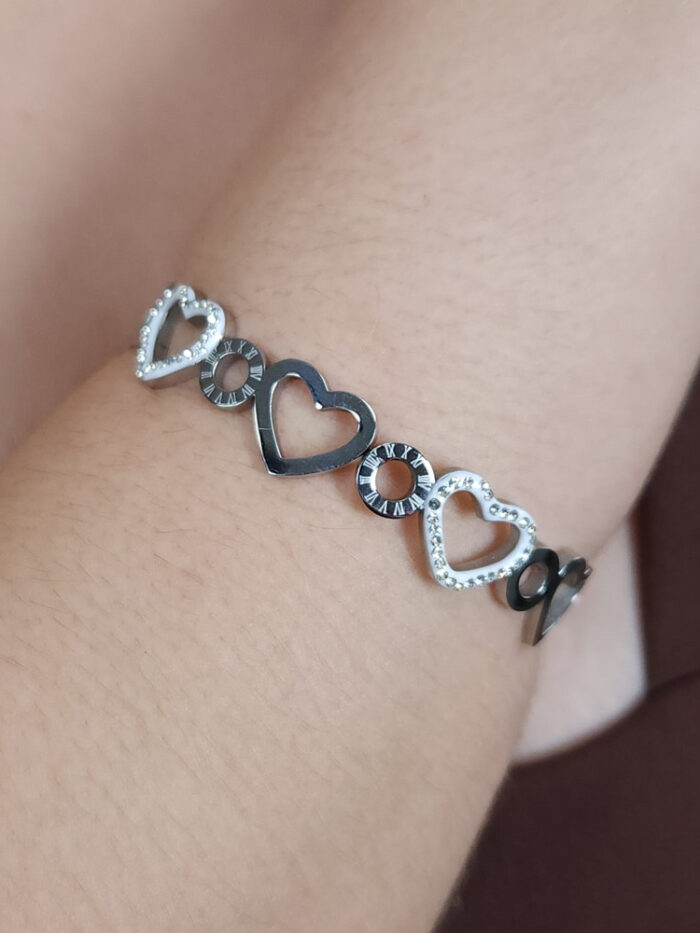 Bracelete com detalhe coração cravejado vazado