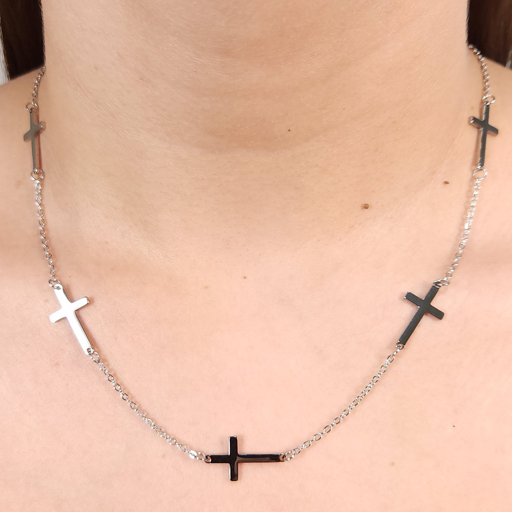 Gargantilha detalhe cruz chapeada