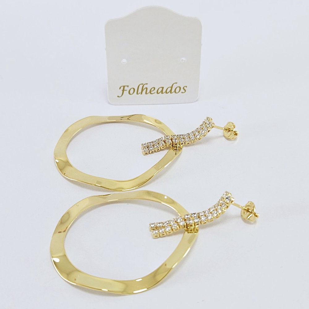 Brinco fios riviera pêndulo oval ondulado vazado