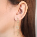 Brinco elos longos detalhe circulo cravejado