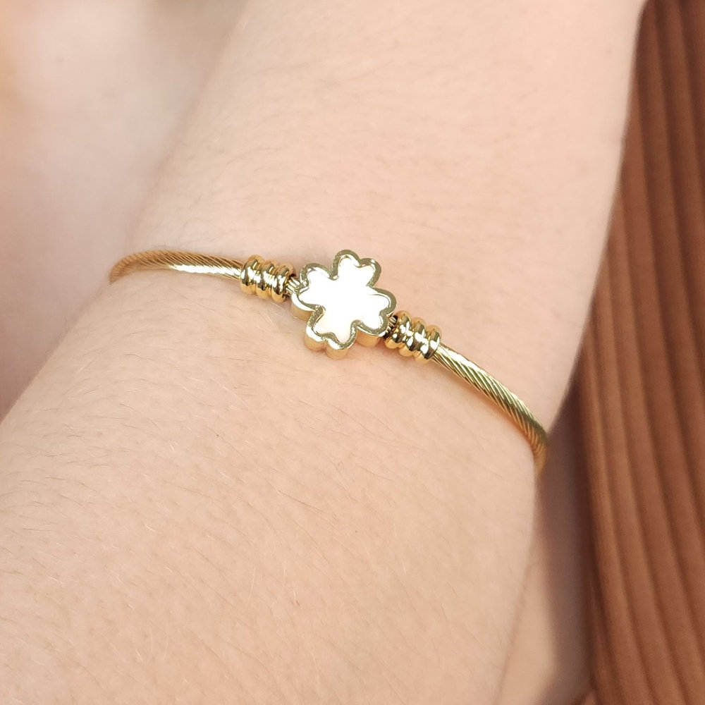 Bracelete trevo fio detalhado - Imagem 2