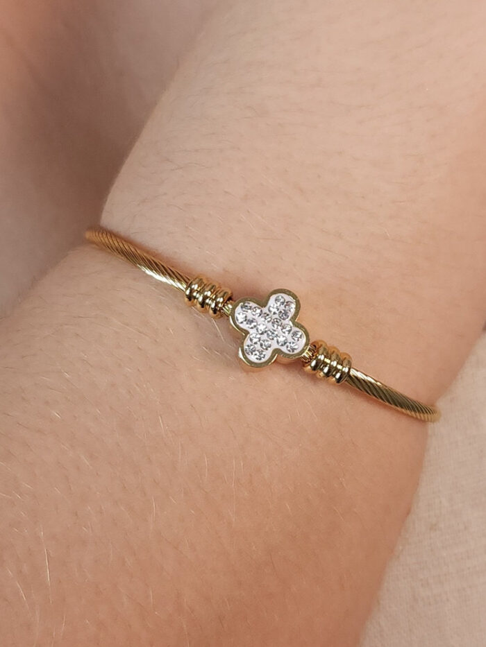 Bracelete trevo cravejado regulavél