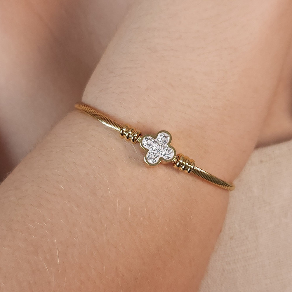 Bracelete trevo cravejado regulavél