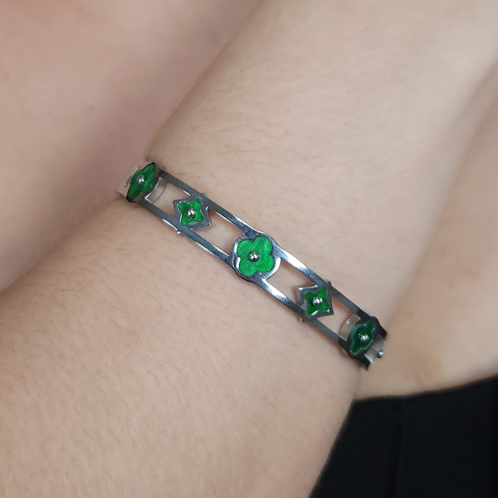 Bracelete trevo vazado