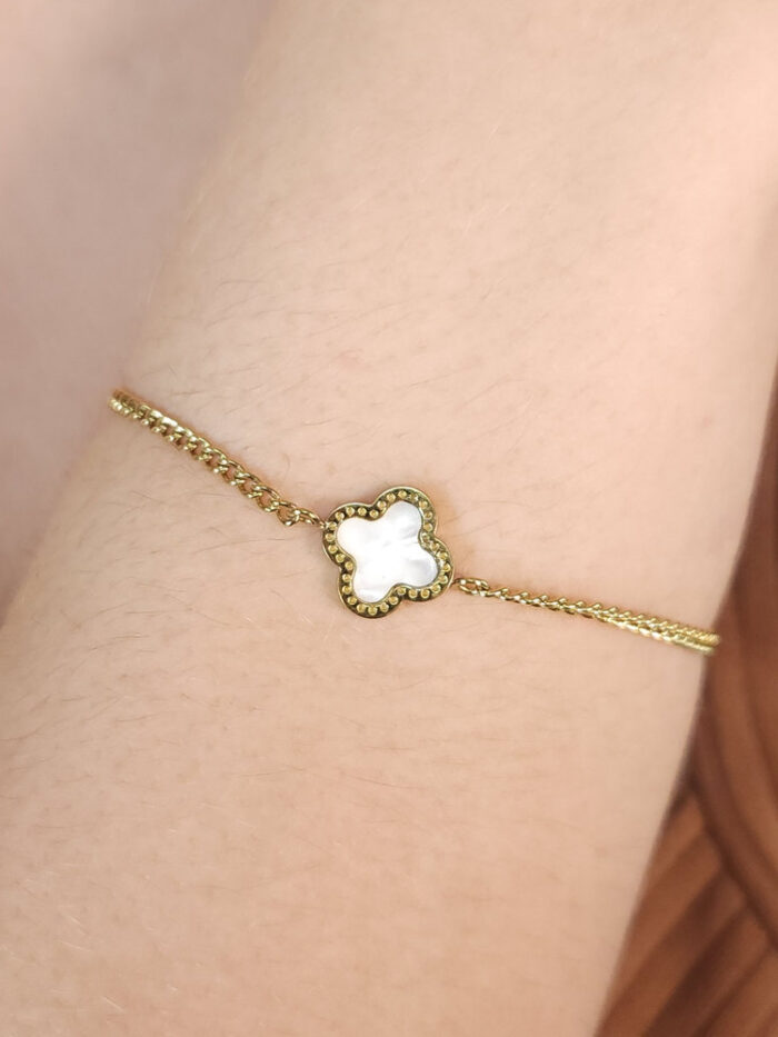 Pulseira trevo branco madre pérola