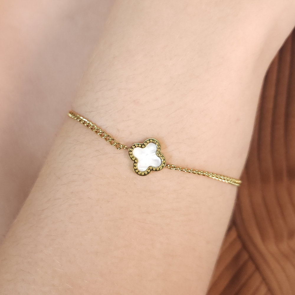 Pulseira trevo branco madre pérola