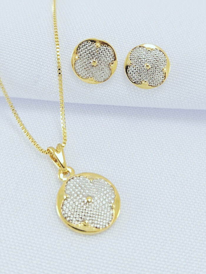 Conjunto trevo detalhe em ródio