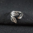 Anel folha tripla vazada