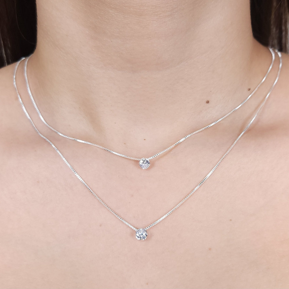 Gargantilha dupla com ponto de luz