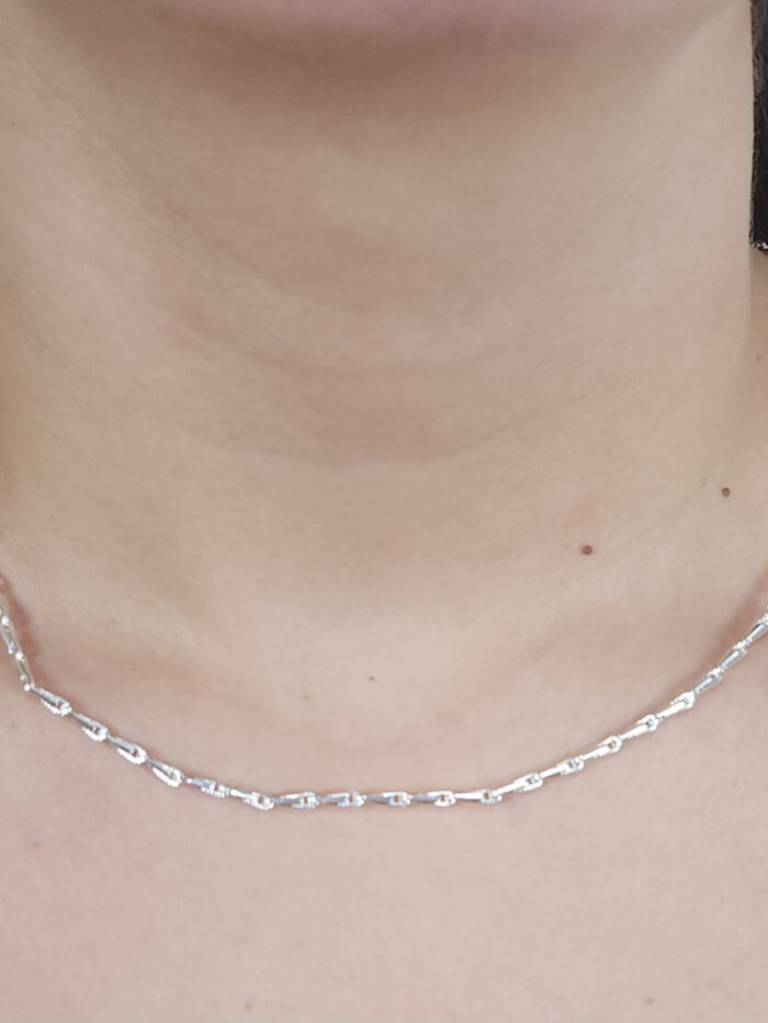 Gargantilha chocker estilo elos gota detalhado