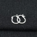 Brinco argolinha fio detalhado