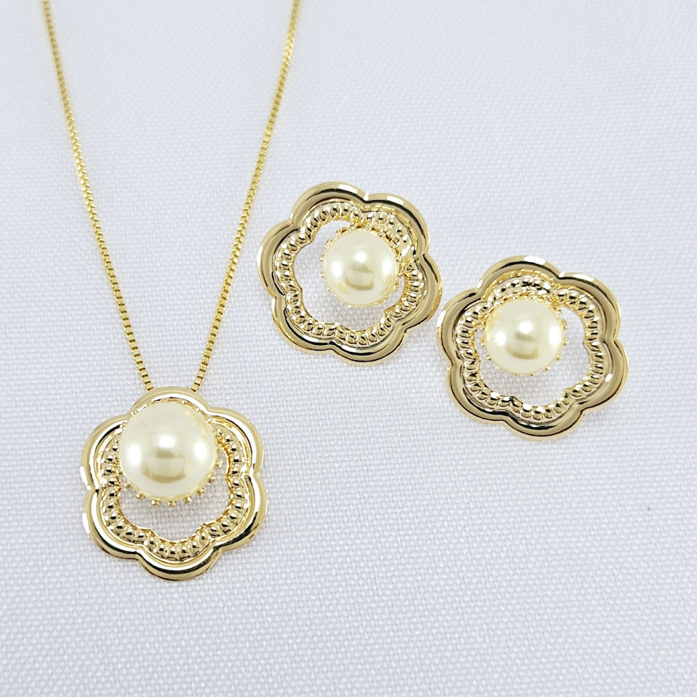 Conjunto flor vazada com pérola central
