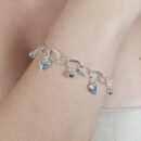 Pulsira elo oval com coração detalhado e bolinhas lisas