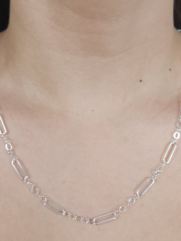 Gargantilha longuinho com elos longos e ovais