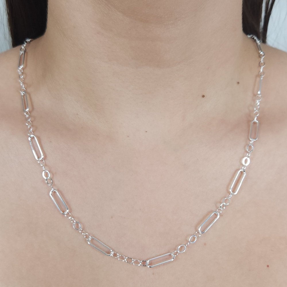 Gargantilha longuinho com elos longos e ovais