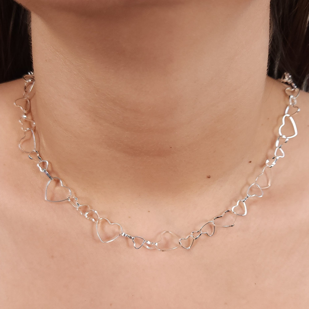 Gargantilha choker elos corações vazados