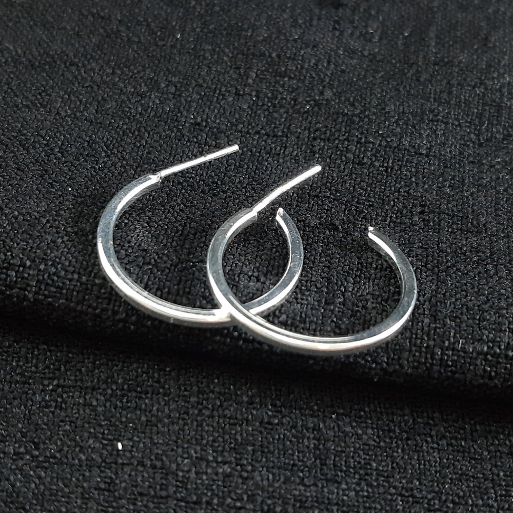 Brinco argola boleada lisa