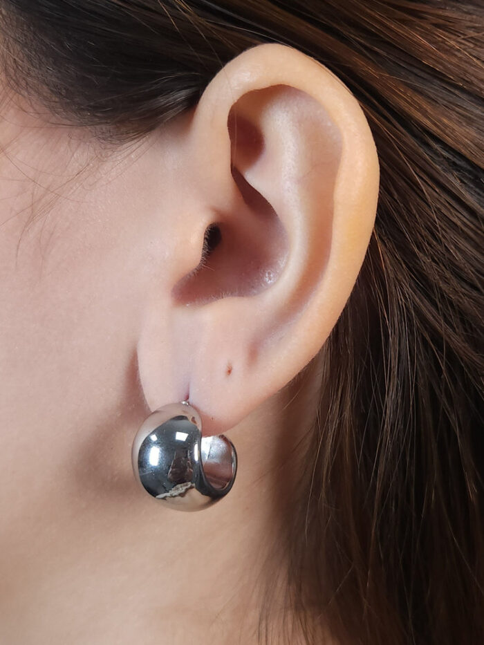 Brinco argola boleada lisa aberta