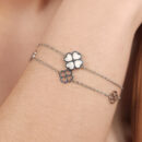 Pulseira dupla com trevo de quatro folhas branco e vazado