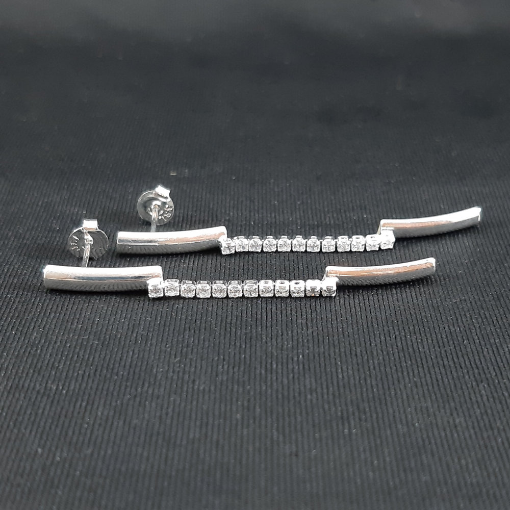 Brinco caninho liso com fio de riviera