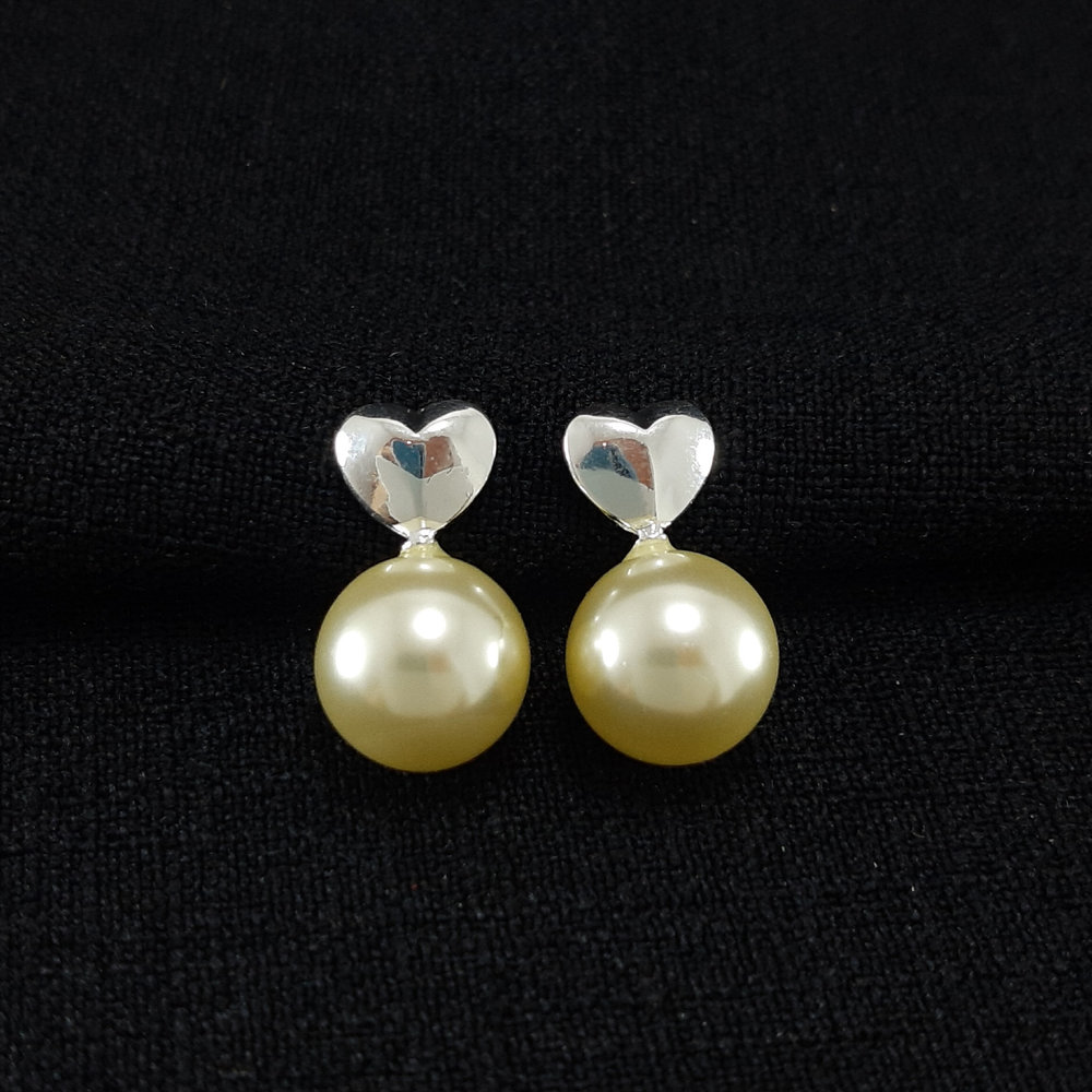 Brinco base coração liso pêndulo pérola