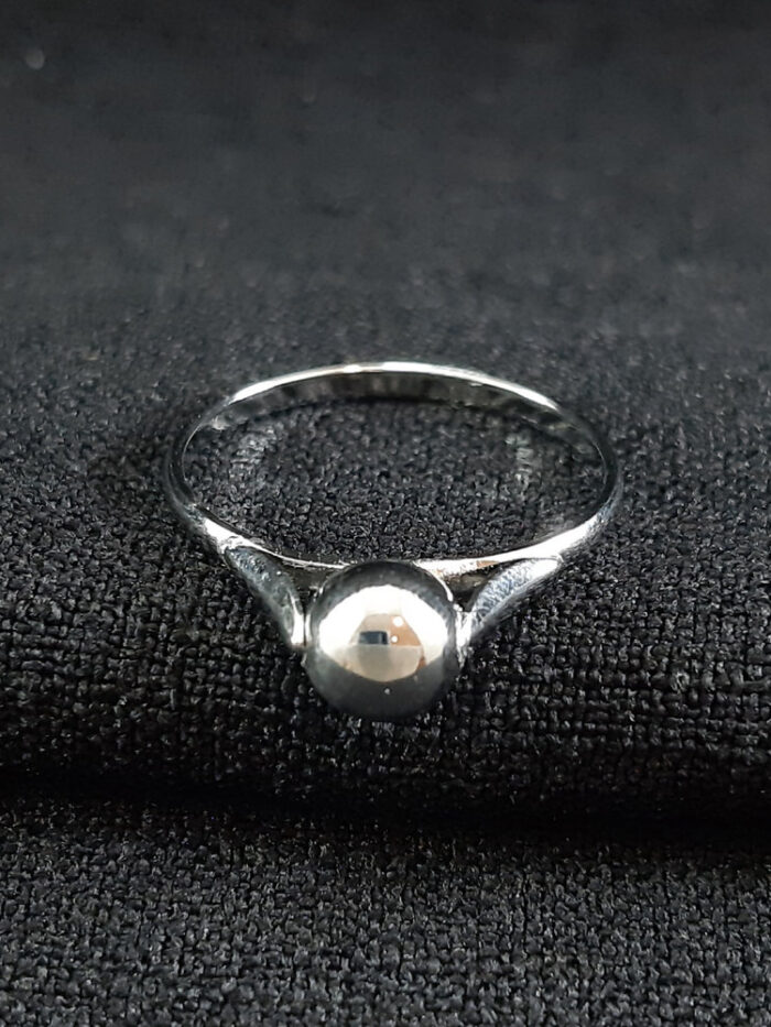 Anel bola detalhe folha