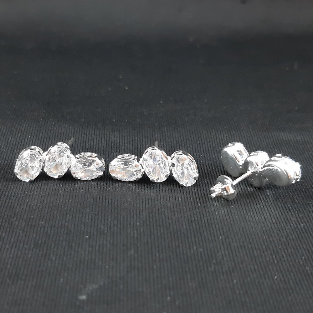 Brinco três pedra oval cristal