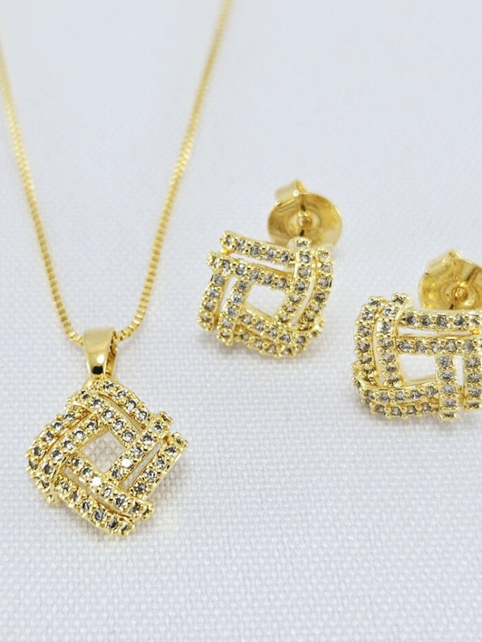 Conjunto fios cravejado vazado com cristais