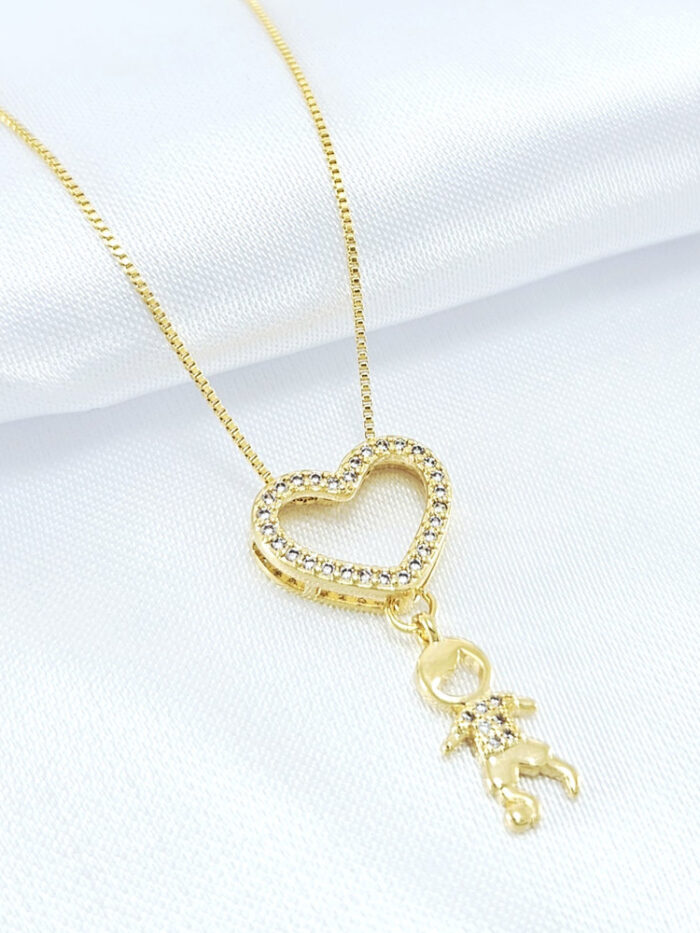 Gargantilha coração cravejado vazado com MENINO